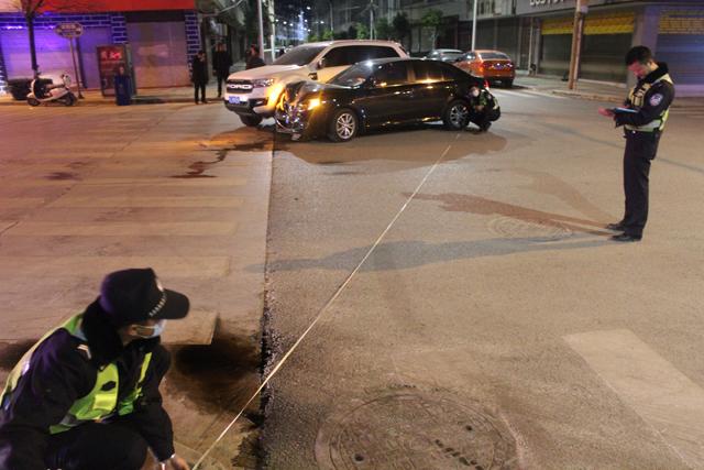 道路施工未设警示标志引发事故的责任分析